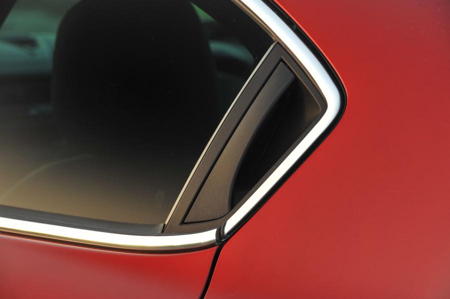 Детали экстерьера Alfa Romeo Giulietta Quadrifoglio Verde (940) 2011 года  (AU) (фото 10 из 28)
